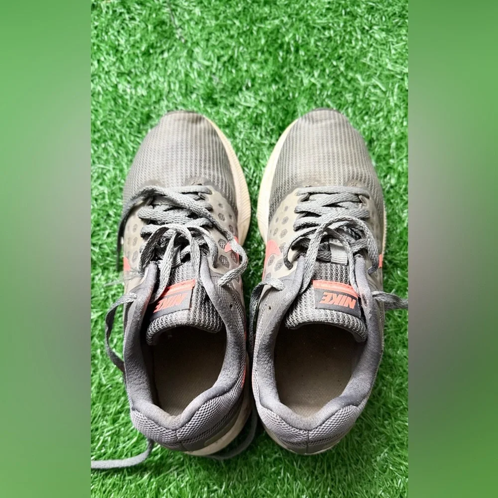 Nike Women’s Gray‎ and Pink Running Shoes Size 7